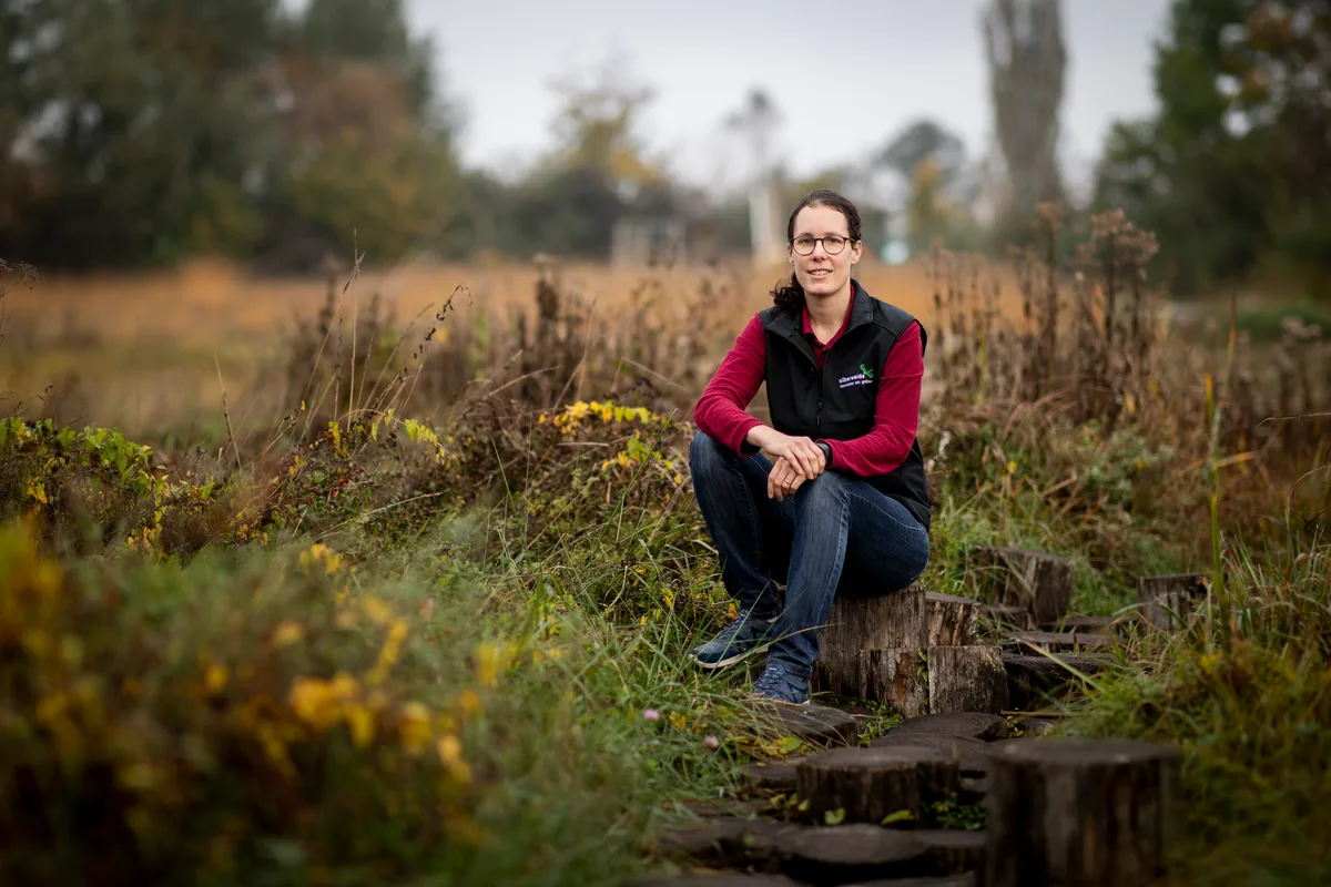 Auf dem Bild zu sehen ist Nathalie Séchaud in der Silberweide. 